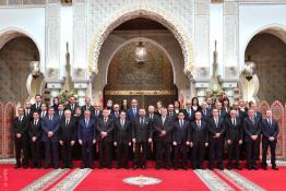 Image du Maroc Professionnelle de  Sa Majesté le Roi Mohammed VI, pose pour une photo-souvenir avec les membres du gouvernement, au Palais Royal à Casablanca, 22 Janvier 2018. (Photo/ SPPR) via Jalilbounhar.com 